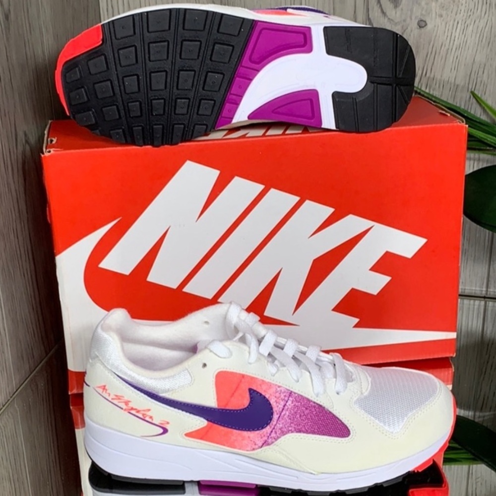 WMNS NIKE Air Skylon II white/court purple sola - Picture 3 of 8